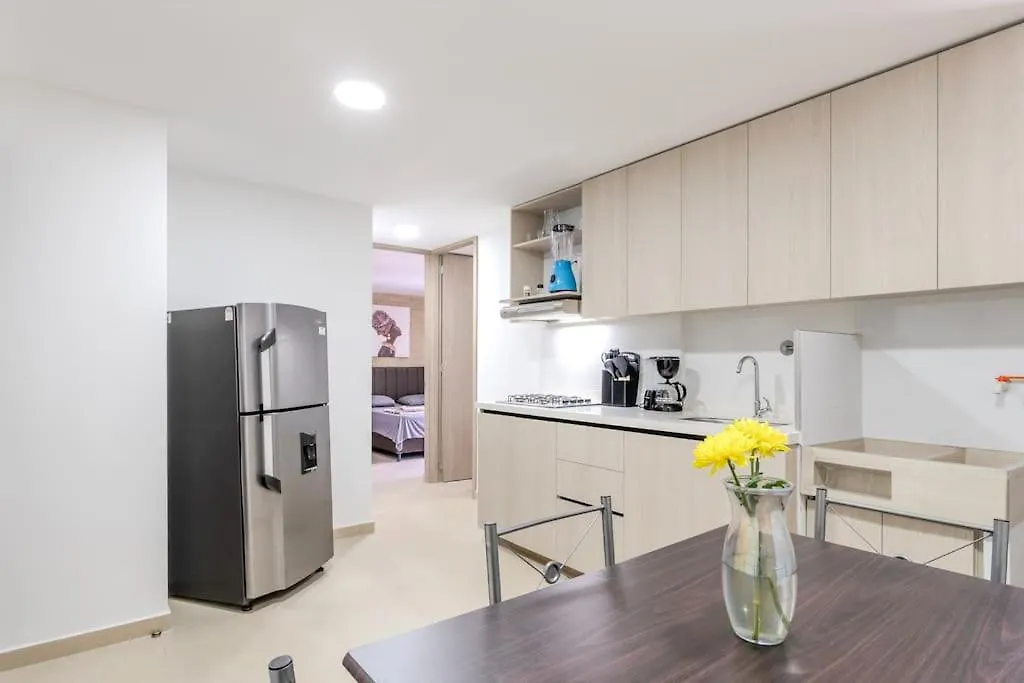 Apartamento En Laureles 2Br Con Rooftop Y Piscina 702 contacts